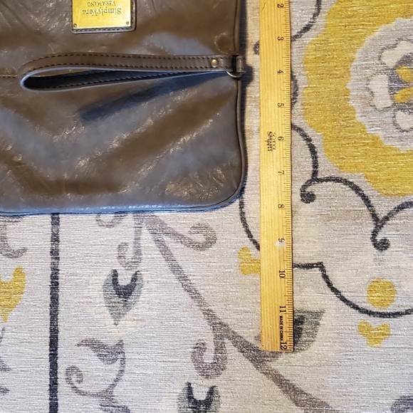 Vera Wang Wristlet ⚜️🤎⚜️ - Picture 6 of 7